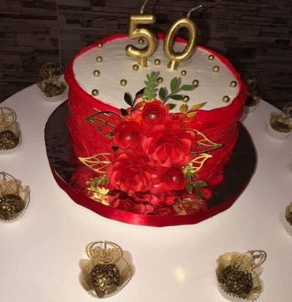 Bolo de Aniversário 50 anos - Chantilly Floral encomendas, orçamentos e…
